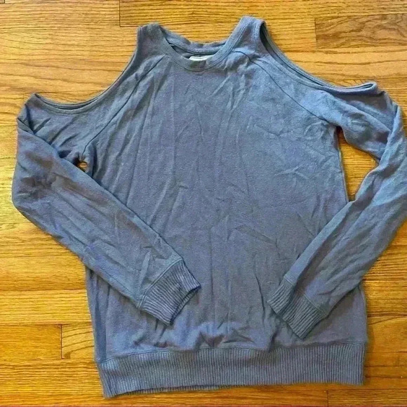 Abercrombie cold shoulder sweater - Picture 2 of 4